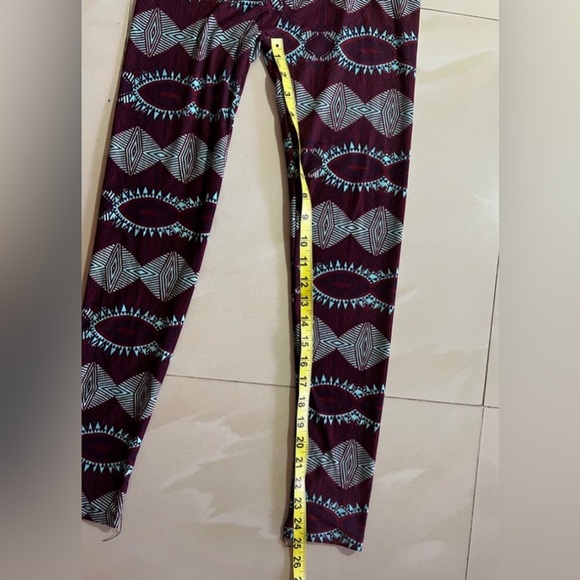 LulaRoe Stamp Leggings OS Red/blue Floral HTF Rare One size Spandex Polyester - Picture 9 of 15